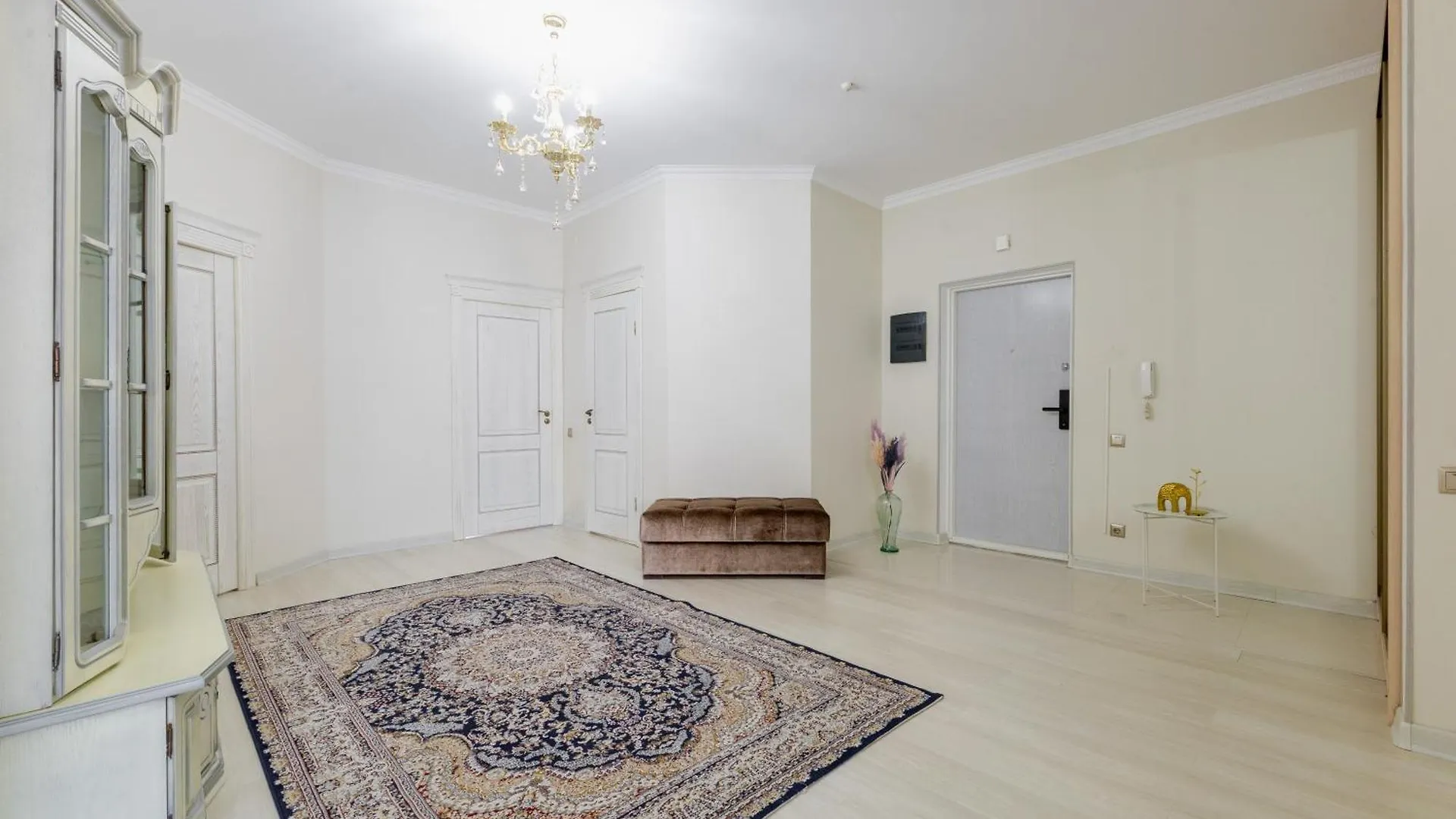 Luxury 3 Bed Room Apartment Near Baiterek Астана Казахстан