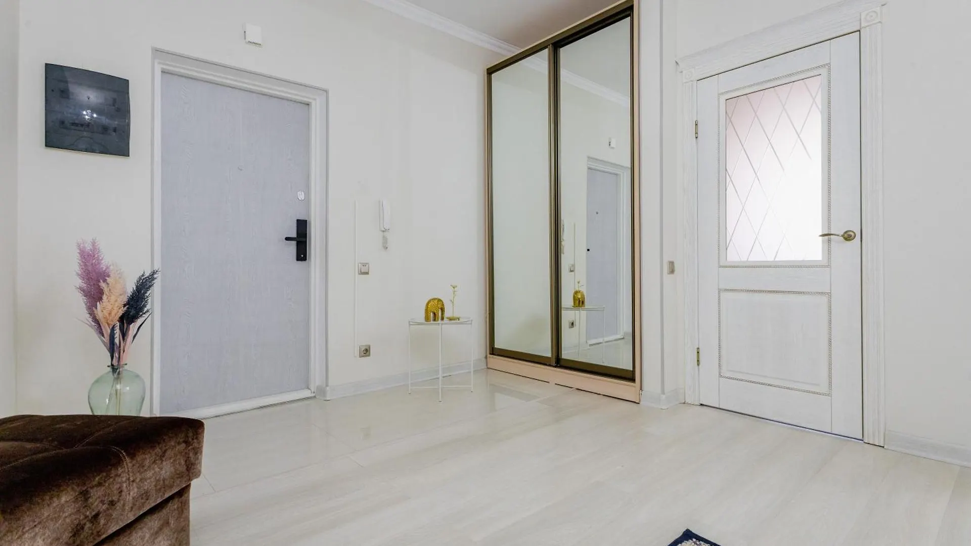 Luxury 3 Bed Room Apartment Near Baiterek Астана